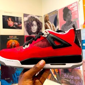 jordan retro 4’s toro bravobreak